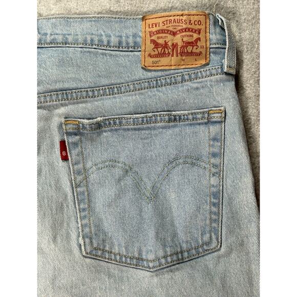 Levis 501 Jeans Women W33 L32 Button Fly Light Blue Denim Slight Taper - Picture 16 of 16
